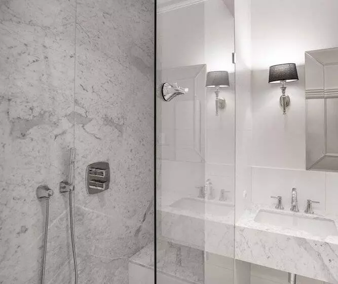 Majatalo Manowce Palace