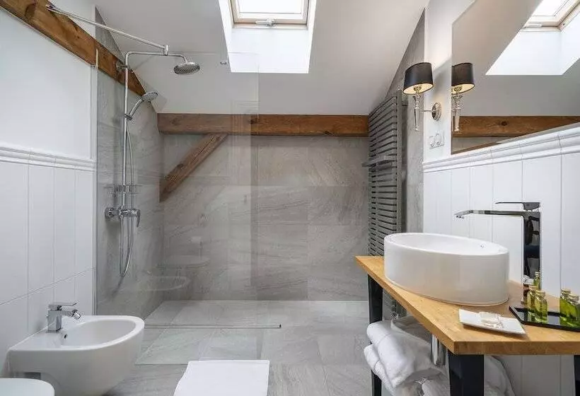 Majatalo Manowce Palace