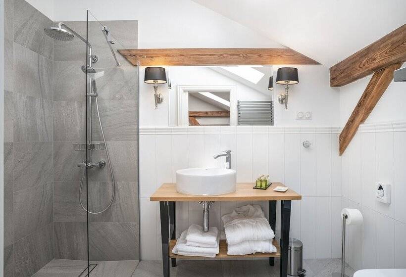 بنسيون Manowce Palace