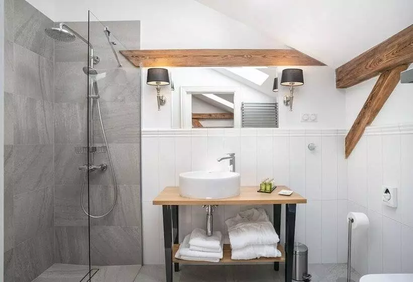 Majatalo Manowce Palace