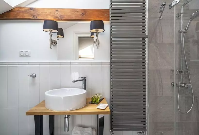 Majatalo Manowce Palace