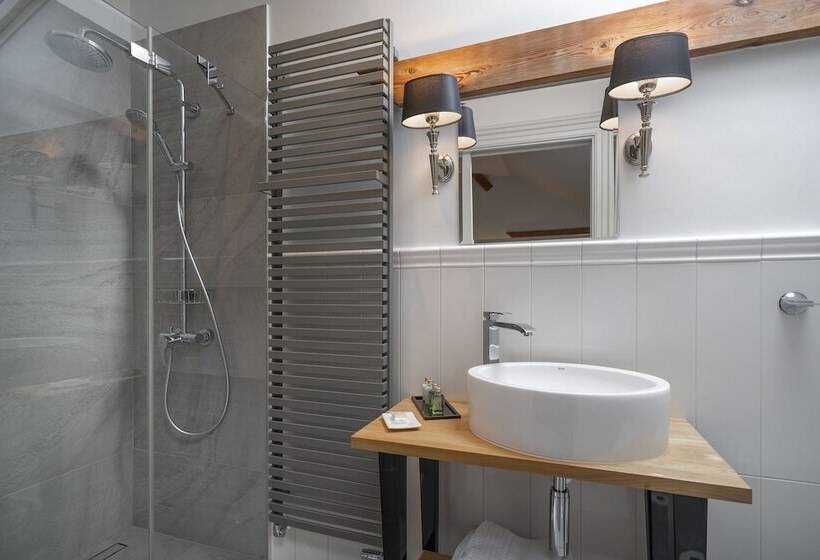 بنسيون Manowce Palace