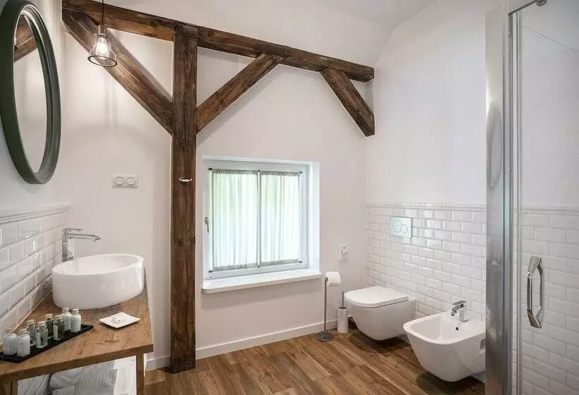 Majatalo Manowce Palace