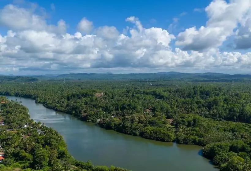 استراحتگاه Sitara Weligama