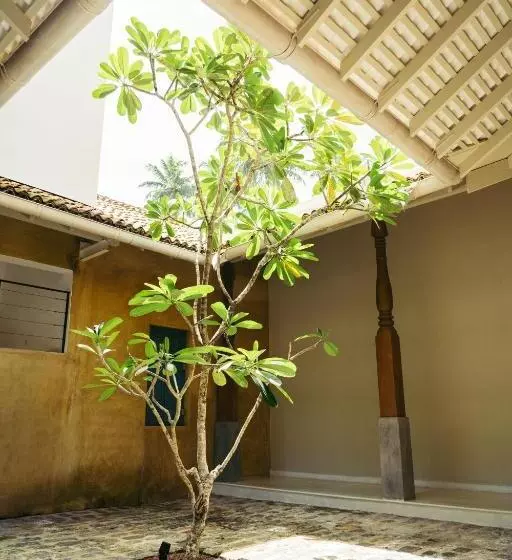 استراحتگاه Sitara Weligama