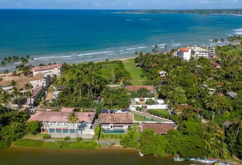 استراحتگاه Sitara Weligama