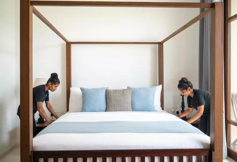 استراحتگاه Sitara Weligama