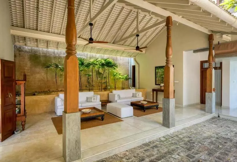 استراحتگاه Sitara Weligama