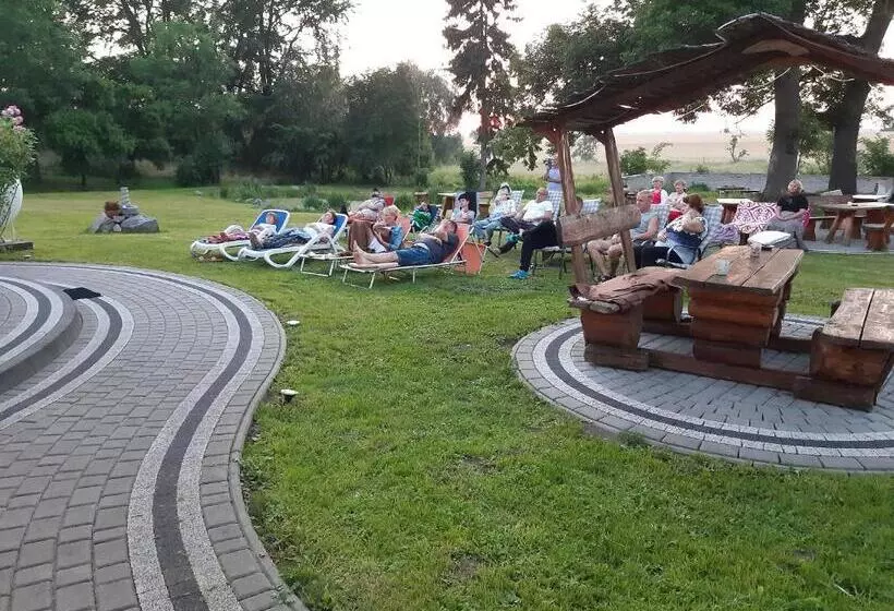 Aamiaismajoitus (B&B) Dworek Natury