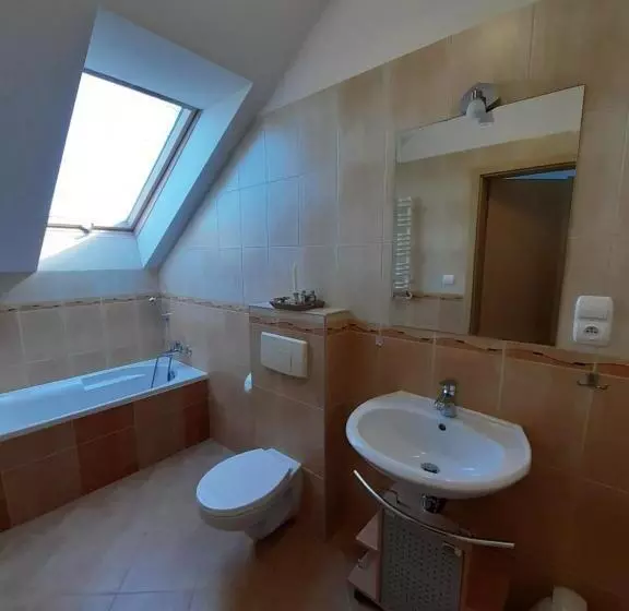 Aamiaismajoitus (B&B) Dworek Natury