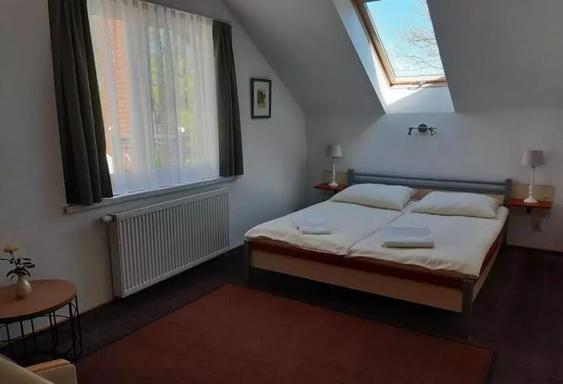 Aamiaismajoitus (B&B) Dworek Natury