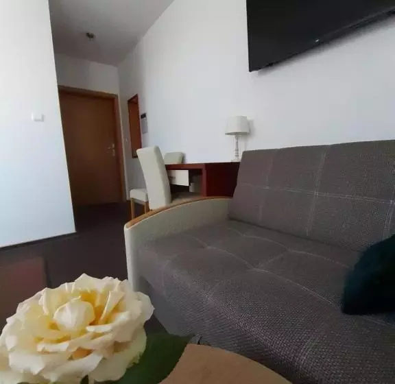 Aamiaismajoitus (B&B) Dworek Natury