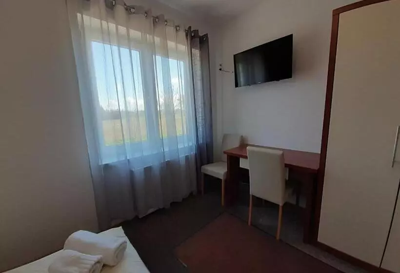 Aamiaismajoitus (B&B) Dworek Natury