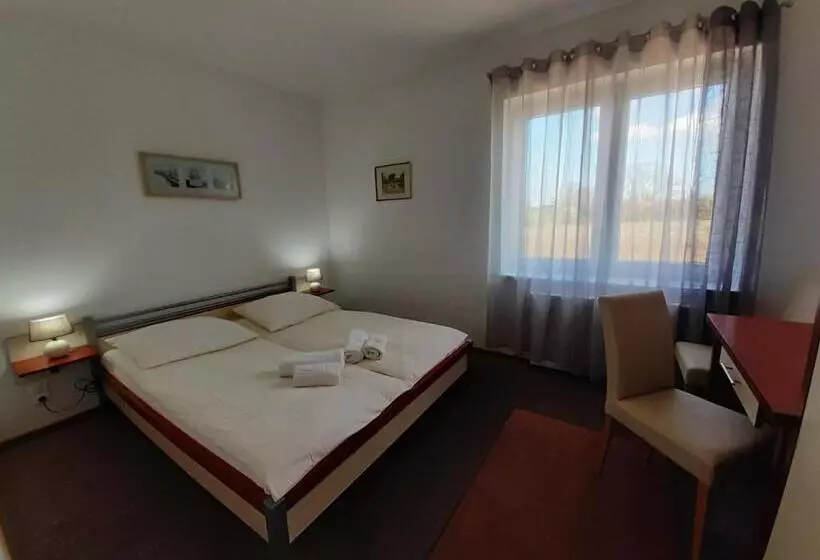 Aamiaismajoitus (B&B) Dworek Natury