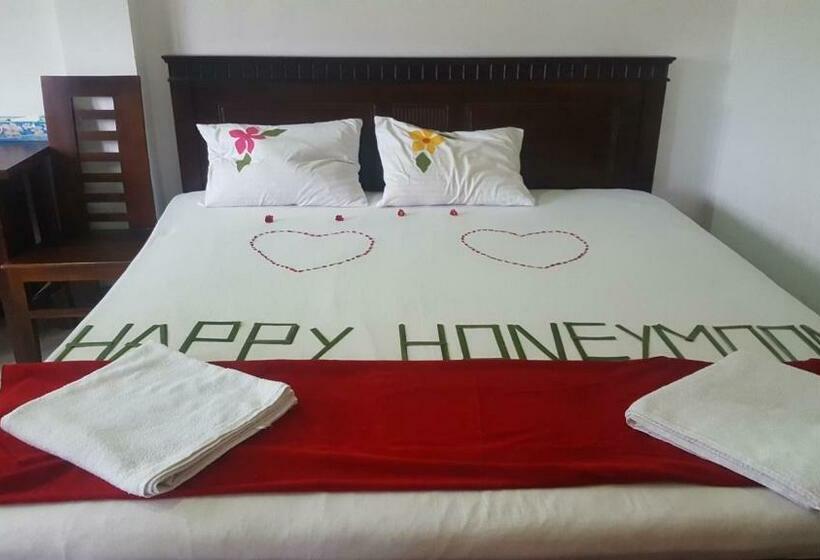 Hotel Bayona Malwaththa