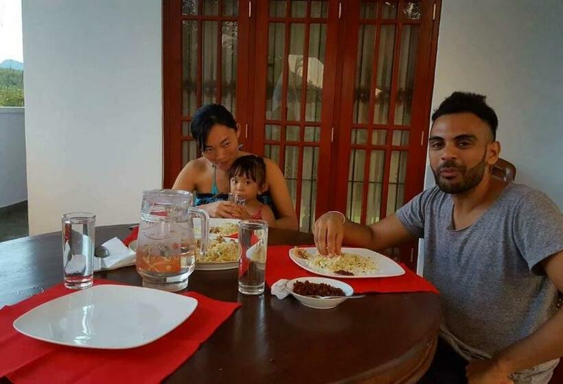 Hotel Bayona Malwaththa