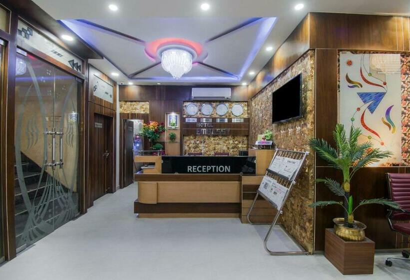 בית מלון כפרי Embassy Grand