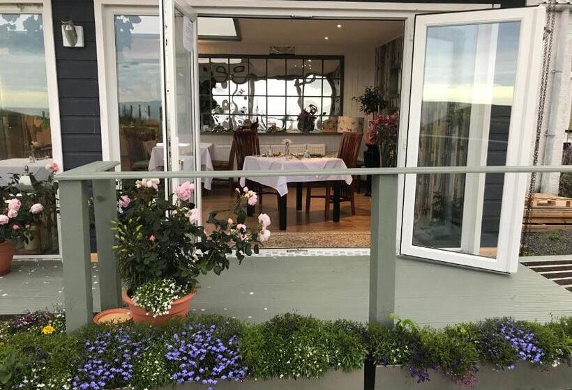 פנסיון Salmon Landings