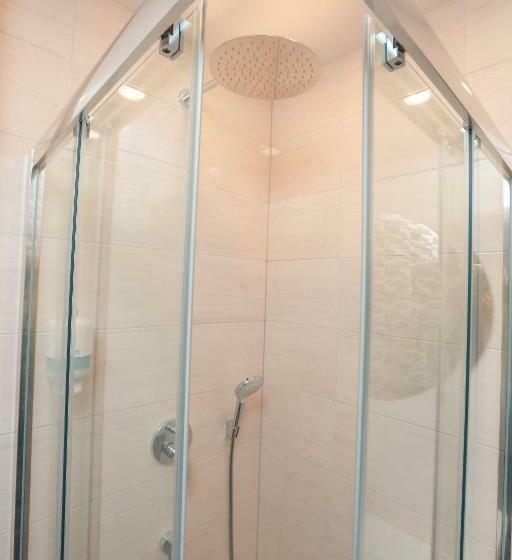 تختخواب و صبحانه Branša