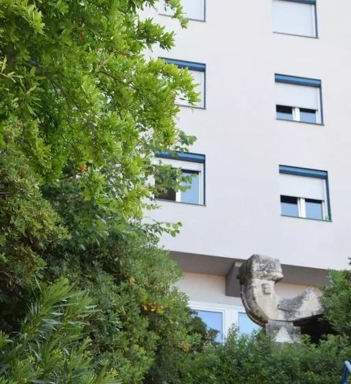 Dijaški Dom Portorož, Hostel