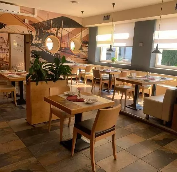 ペンション Restaurace A Penzion Vrtule
