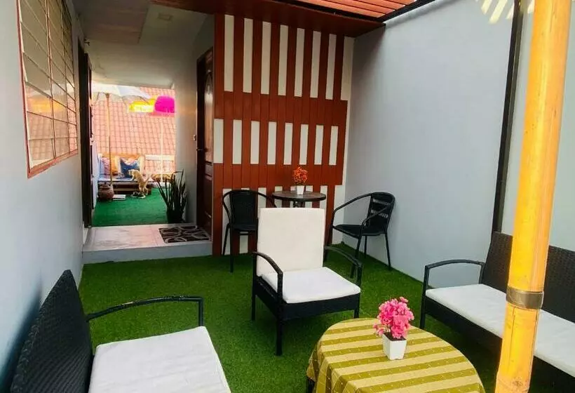 Travel Inn Bed & Breakfast Jomtine Beach Pattaya