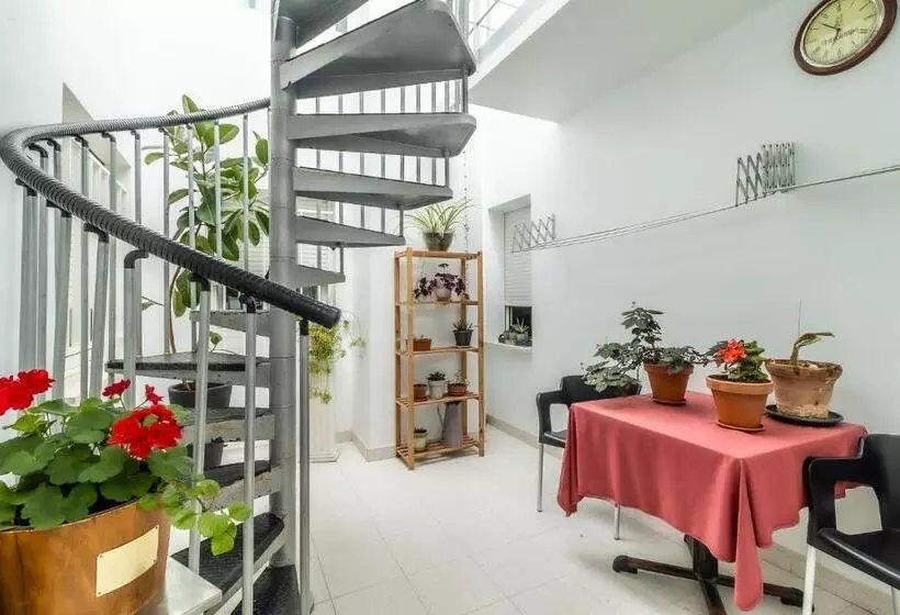 هتل Hostal  Restaurante La Buena Villa By Vivere Stays