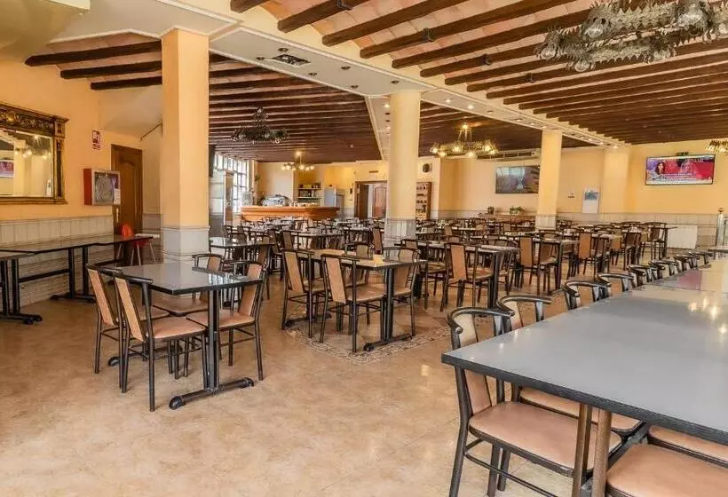 هتل Hostal  Restaurante La Buena Villa By Vivere Stays