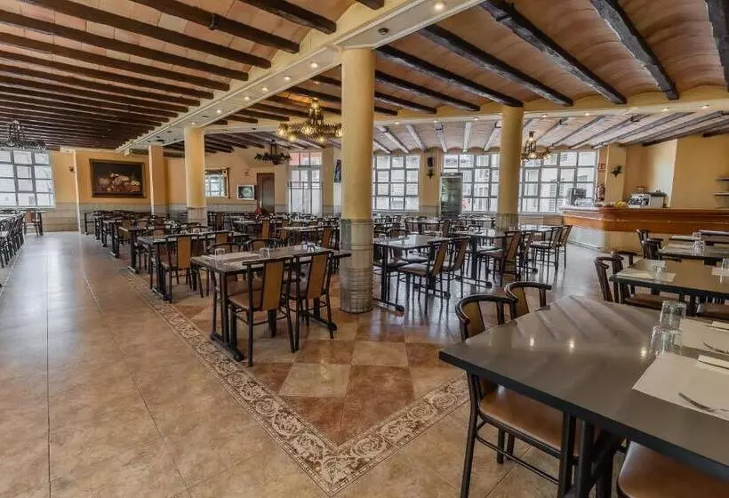 هتل Hostal  Restaurante La Buena Villa By Vivere Stays