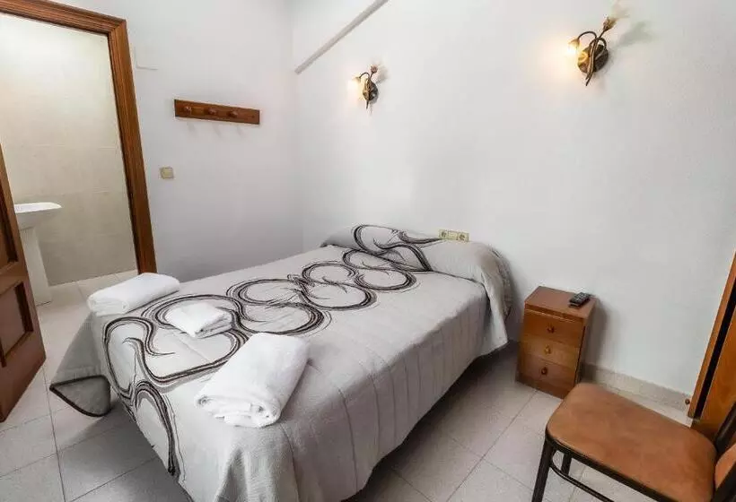 هتل Hostal  Restaurante La Buena Villa By Vivere Stays