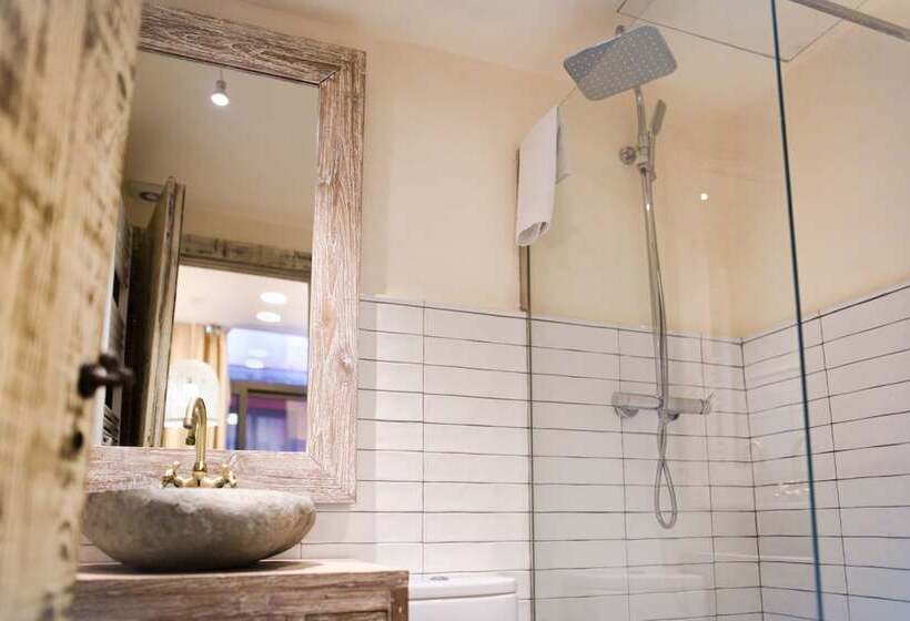 Отель La Bodega Suites