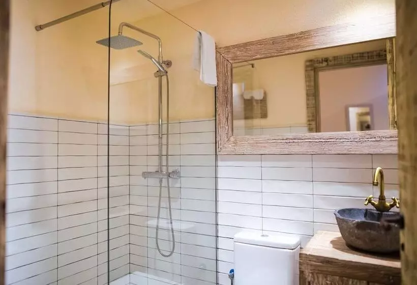 هتل La Bodega Suites