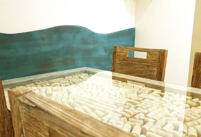 Отель La Bodega Suites