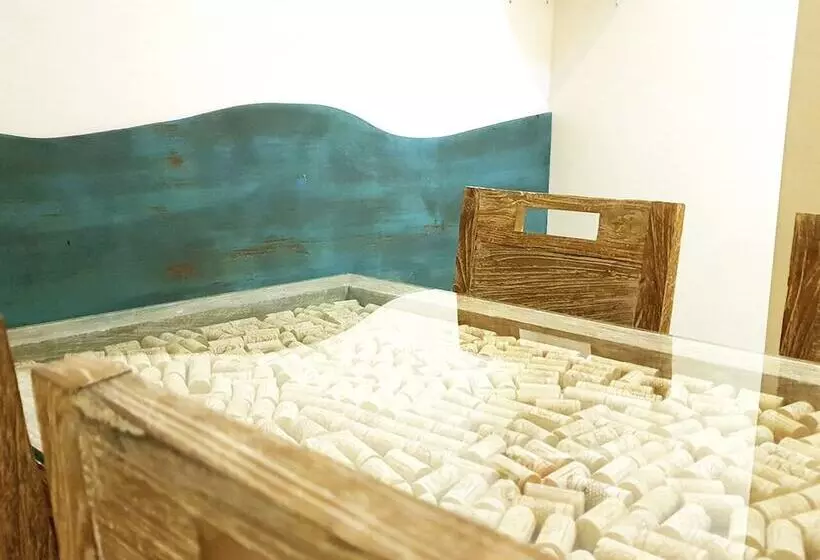 هتل La Bodega Suites