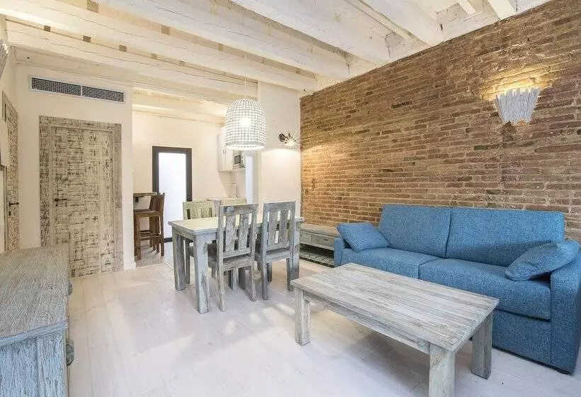 هتل La Bodega Suites