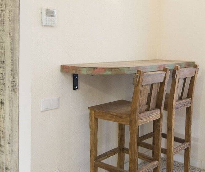 Отель La Bodega Suites