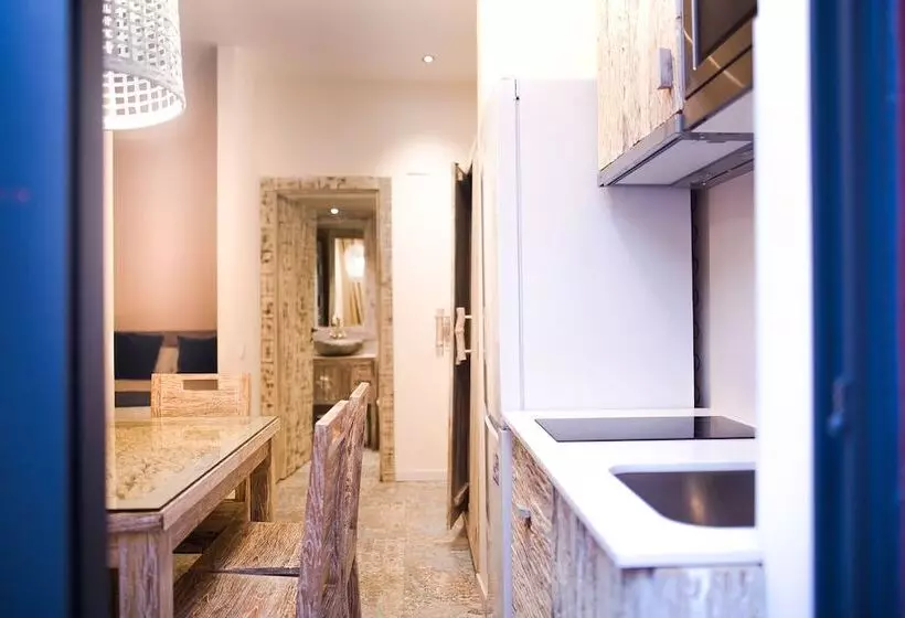 هتل La Bodega Suites