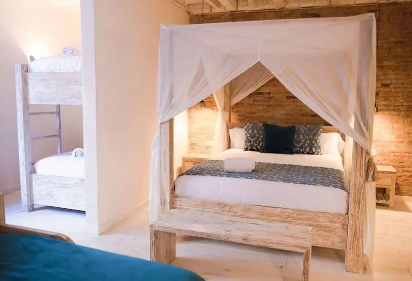 هتل La Bodega Suites