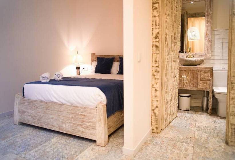 Отель La Bodega Suites