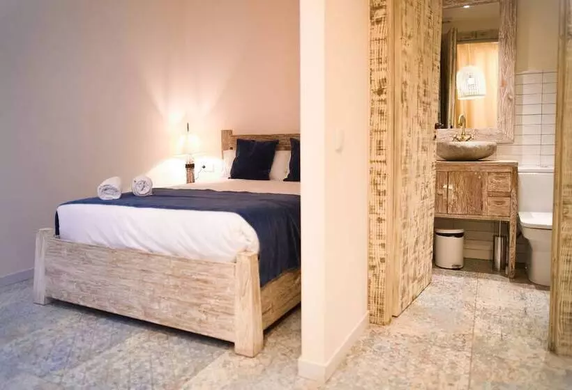 هتل La Bodega Suites