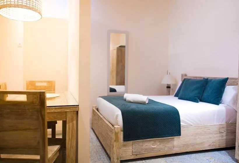 هتل La Bodega Suites