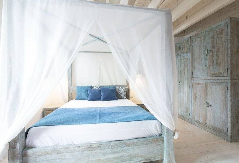 Отель La Bodega Suites