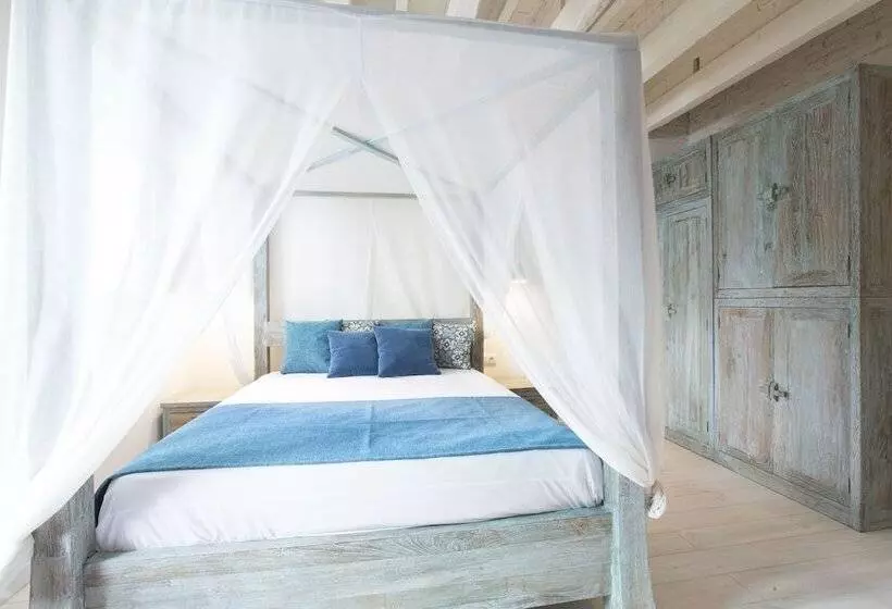 هتل La Bodega Suites