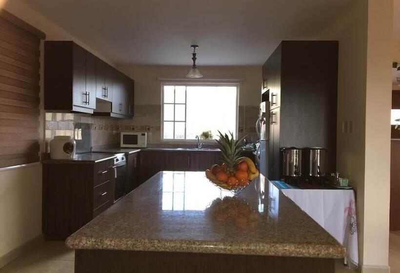 ホテル Las Hortensia S Casa De Huespedes