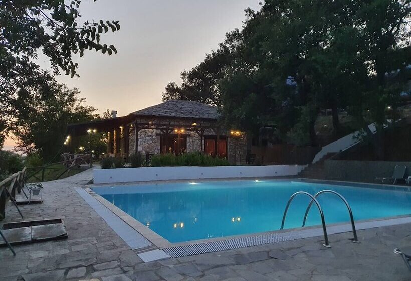 בית מלון כפרי Pool Bar Tsigoura