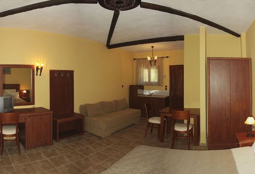 בית מלון כפרי Pool Bar Tsigoura