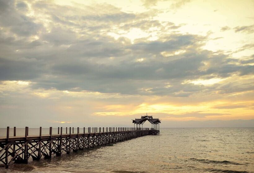 Отель Borneo Eagle Resort