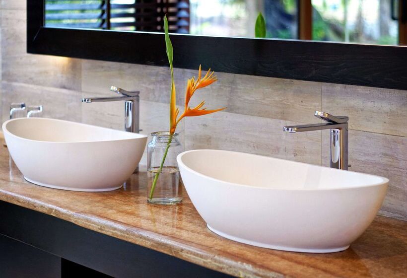 Отель Borneo Eagle Resort