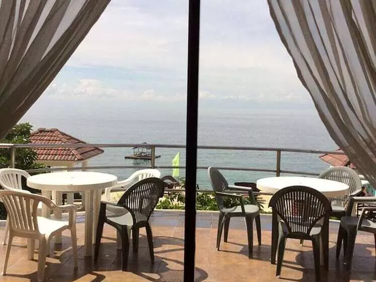 Hotelli Camotes Flying Fish Resort