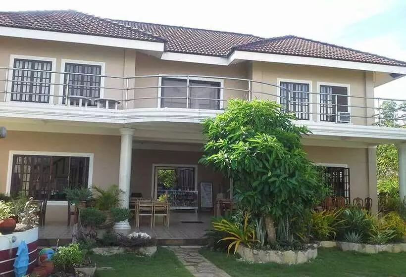 Hotelli Camotes Flying Fish Resort